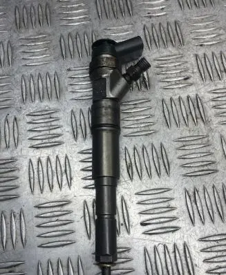 BMW 5 E60 E61 Fuel injector 0445110131 7789661