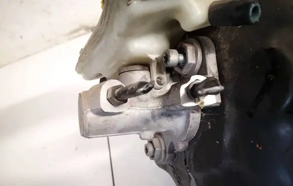 Master brake cylinder