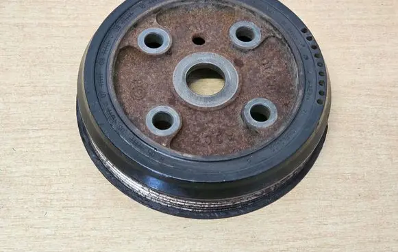 Volvo XC70 Crankshaft pulley 08642400