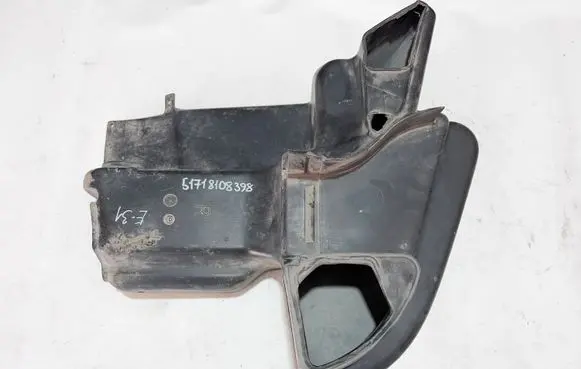BMW 8 E31 Air intake duct part 51718108398