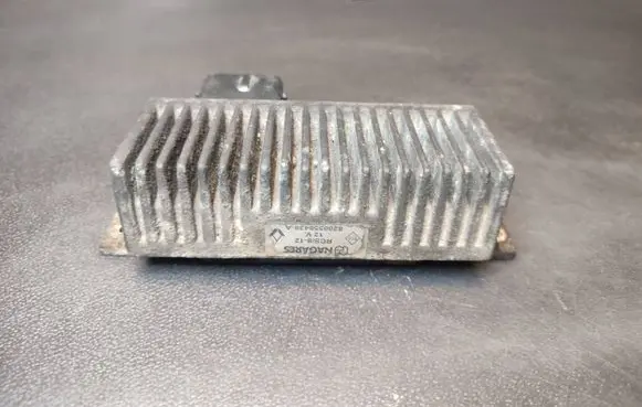 Opel Vivaro Glow plug pre-heat relay 8200558438A