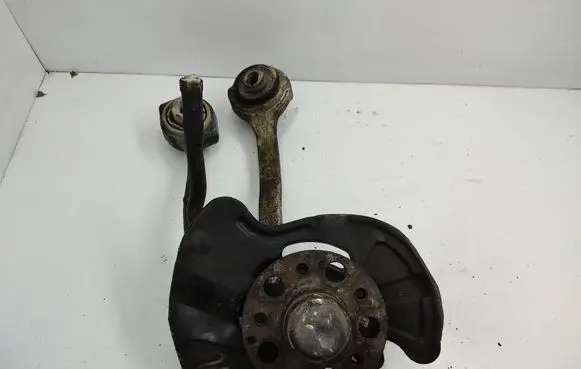 Mercedes-Benz C W203 Front wheel hub spindle knuckle