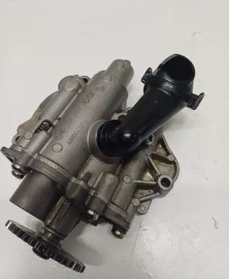 Volkswagen Golf VII Oil pump 04E115109C