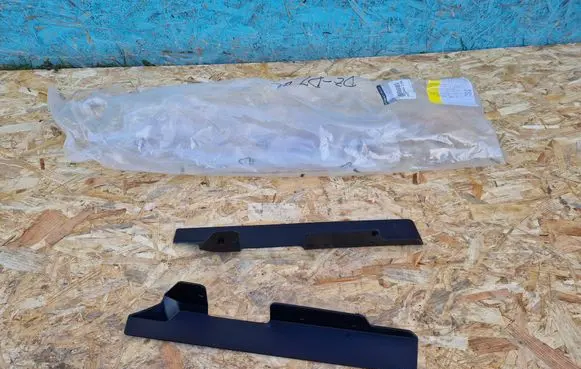 Renault Megane III Front bumper mounting bracket 960150023R