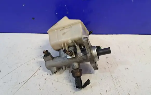 Volvo XC90 Master brake cylinder 8683272