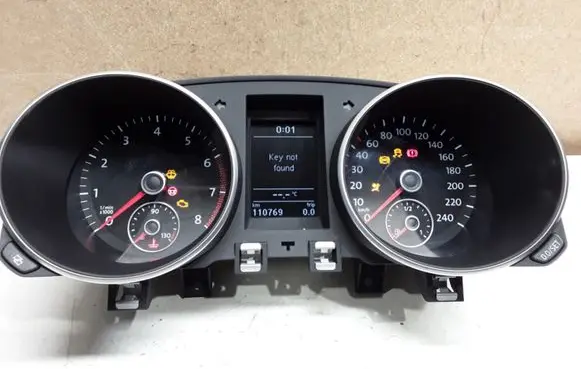 Volkswagen Golf VI Speedometer (instrument cluster) 5K0920870F