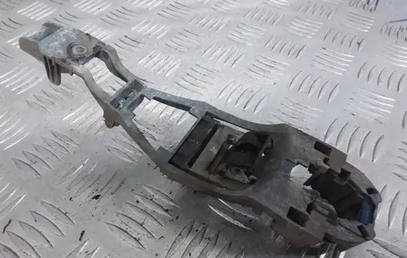 Rear door exterior handle/bracket