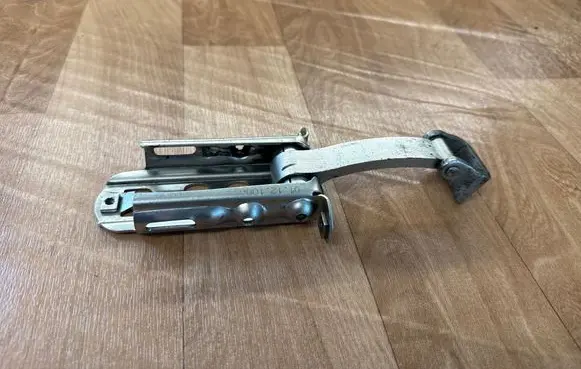 Mercedes-Benz Sprinter W906 Front door check strap stopper
