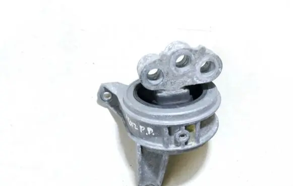Opel Zafira B Engine mount bracket 13257619