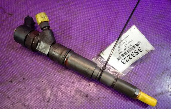 BMW 7 E38 Fuel injector 0445110047