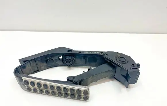Mercedes-Benz SL R230 Accelerator throttle pedal A2033010001 A2303000104