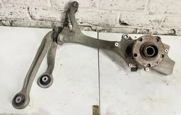 Audi A6 S6 C6 4F Front wheel hub spindle knuckle 4F0257
