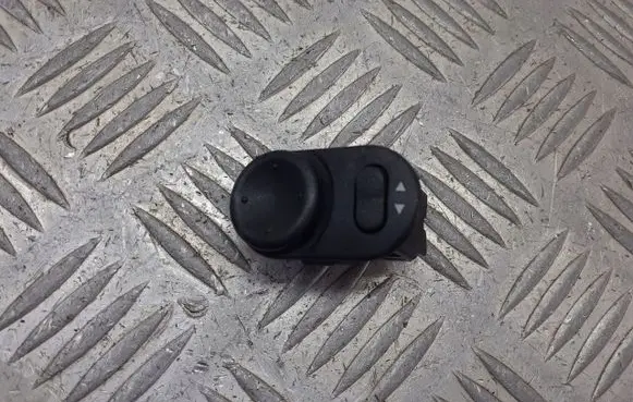 Opel Corsa C Wing mirror switch 09226861
