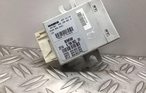 BMW 5 F10 F11 Air suspension control unit module (rear) 6798663 37146798663 4461500610