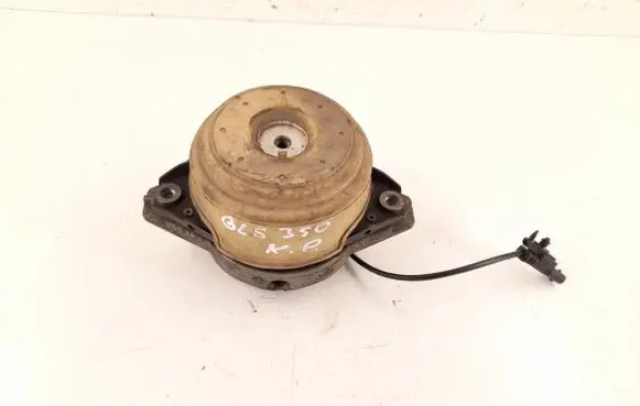 Engine mount bracket