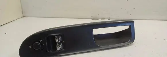 Volkswagen PASSAT B6 Front door window switch trim 3C1867171A