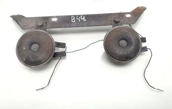 Nissan Juke I F15 Horn signal E001163