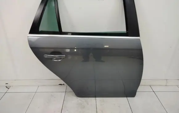 Volkswagen Golf V Rear door 43R17
