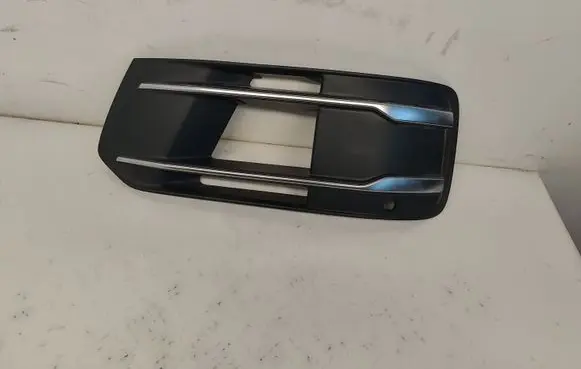 Audi Q7 4M Front fog light trim/grill 4M0807681R