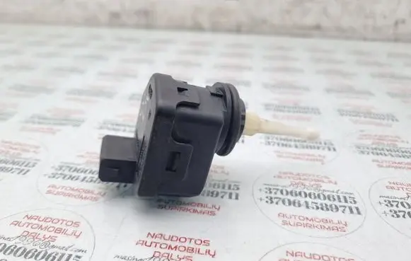 Volkswagen PASSAT B5 Headlight level adjustment motor 3B0941295A