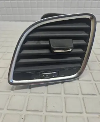 Audi Q3 8U Rear air vent grill 8U1820901B 8U1820901C