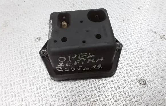 Opel Astra H Vacuum air tank 