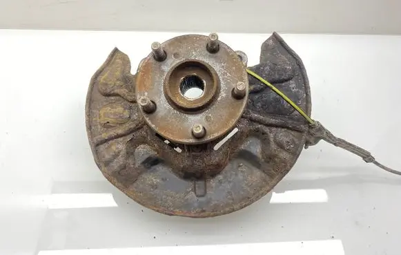 Toyota Corolla Verso AR10 Front wheel hub