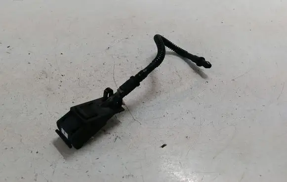 Volkswagen PASSAT B5 Windshield washer spray nozzle 6E0955985