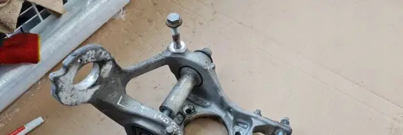 Rear wheel hub spindle/knuckle