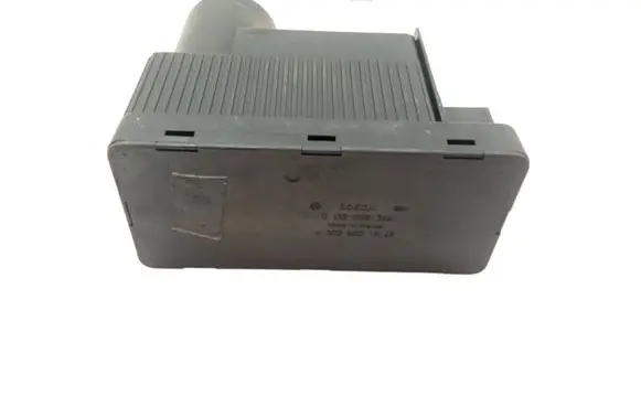Mercedes-Benz C W202 Central locking vacuum pump 2028001048