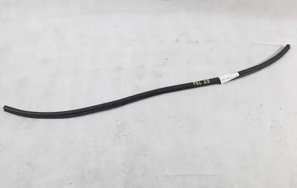 Audi A3 S3 8P Engine compartment rubber 8P0823731B