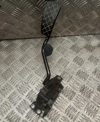 Volkswagen PASSAT B5.5 Accelerator throttle pedal 8E2721523