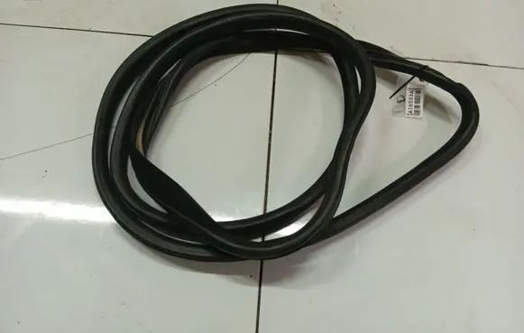 Volvo S60 Rubber seal front coupe door 