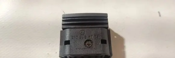Mercedes-Benz E W210 Headlight part A2108456728 P35555192 0009220