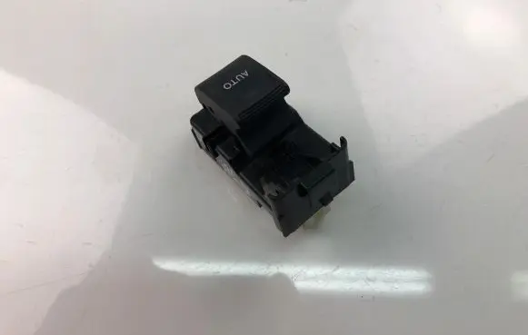 Toyota Auris E180 Electric window control switch 192801