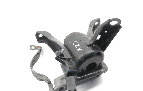 Toyota C-HR I Engine mount bracket