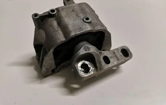 Volkswagen Golf V Engine mount bracket 1K0199262