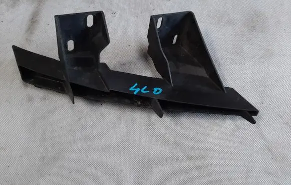 Audi Q7 4L Front bumper mounting bracket 4L0807333