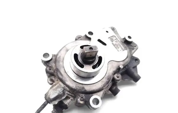 Ford Mondeo MK V Vacuum pump 9674992180
