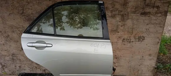 Lexus IS 200-300 Rear door