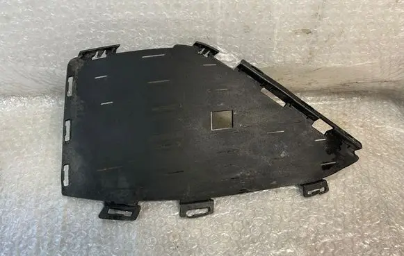 BMW 8 G14 Front bumper lower grill 8076684