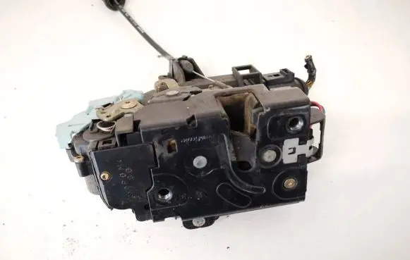 Skoda Octavia Mk2 (1Z) Front door lock