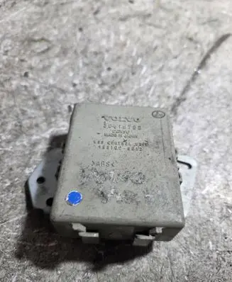 Volvo S40, V40 Coolant fan relay 30616788 1881008012