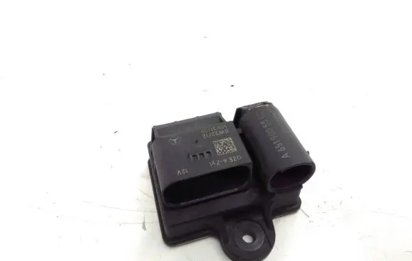 Mercedes-Benz E W212 Glow plug pre-heat relay A6519005502 0522120204
