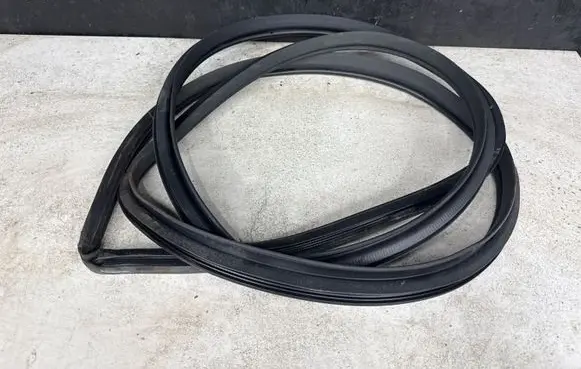 Toyota Auris 150 Front door rubber seal
