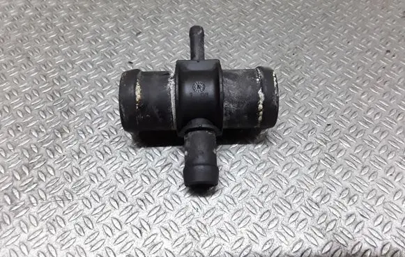 Audi A3 S3 8P Engine coolant pipe/hose 1K0121087E