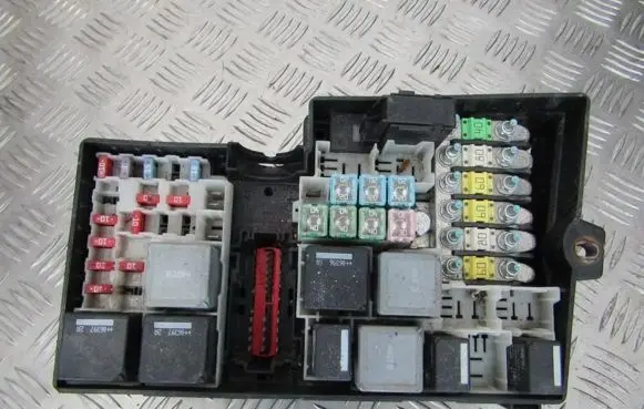 Ford Focus Fuse box set 6M5T14K733FBA 6M5T-14K733-FBA