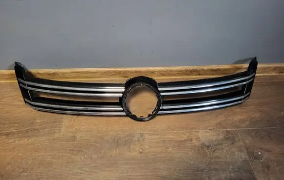 Volkswagen Tiguan Front bumper upper radiator grill 5N0853655
