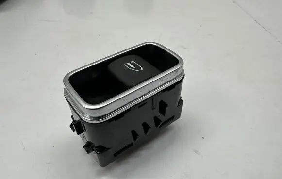 Mercedes-Benz CLA C118 X118 Electric window control switch A1679050201