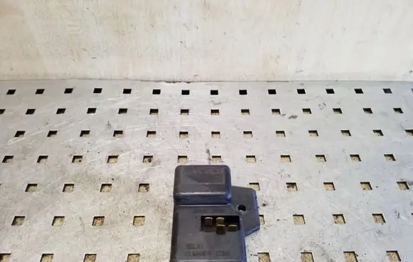 Subaru Forester SG Window wiper relay 3300120517